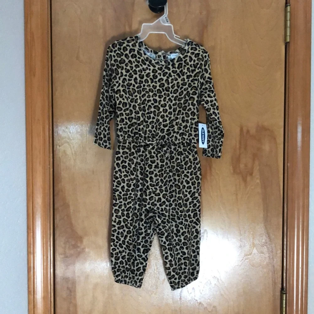 Old Navy Leopard one piece long sleeve jumpsuit bodysuit